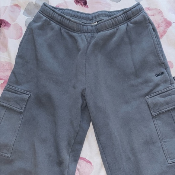 !SOLD! Aritzia Tna Cozy Fleece Mega Cargo Sweatpants - Picture 3 of 5